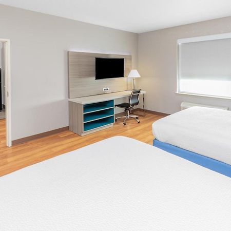 Days Inn & Suites By Wyndham San Antonio Near Frost Bank Center Экстерьер фото