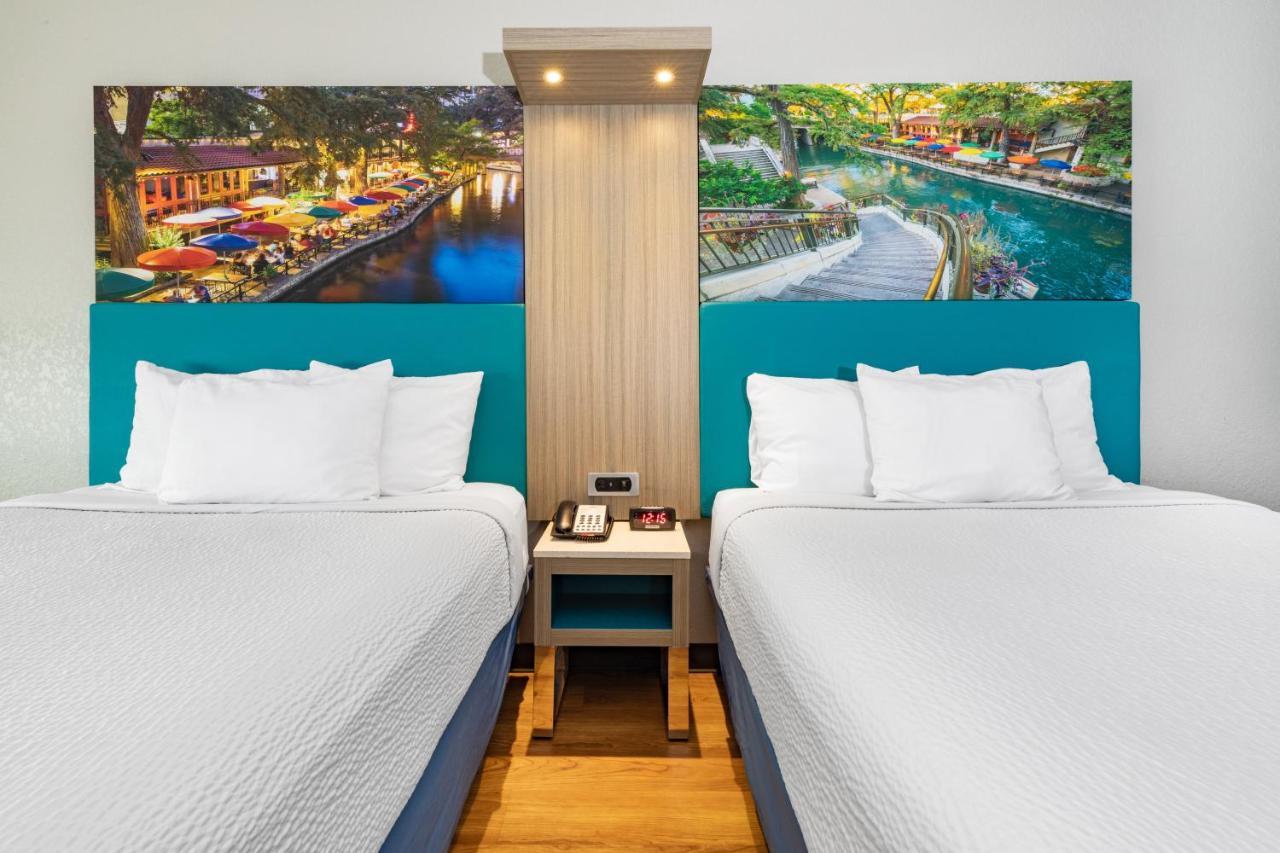 Days Inn & Suites By Wyndham San Antonio Near Frost Bank Center Экстерьер фото