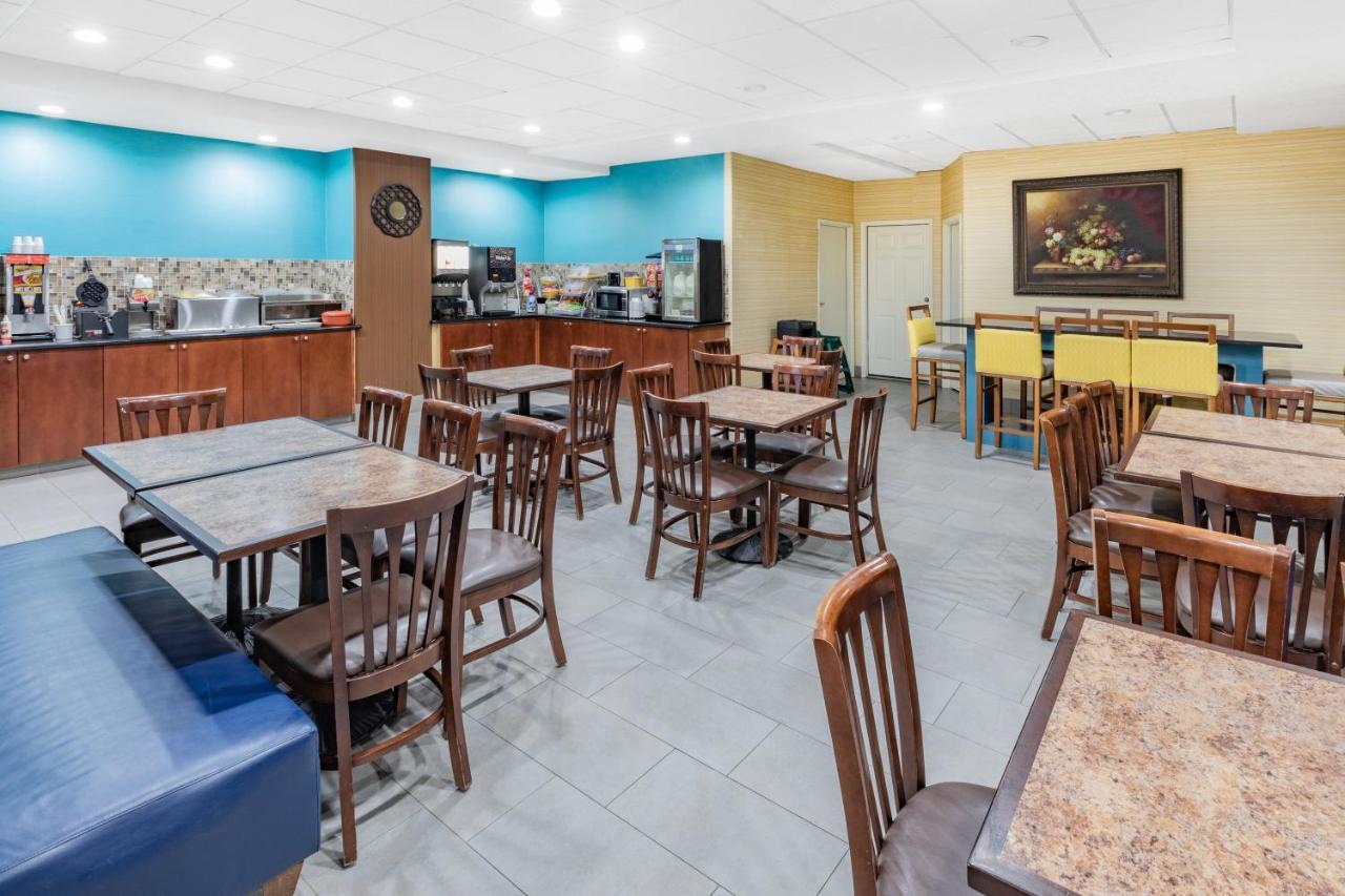 Days Inn & Suites By Wyndham San Antonio Near Frost Bank Center Экстерьер фото
